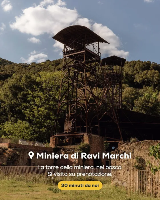 Carosello PuntAla: la torre della miniera di Ravi Marchi nel bosco, a 30 minuti dal campeggio